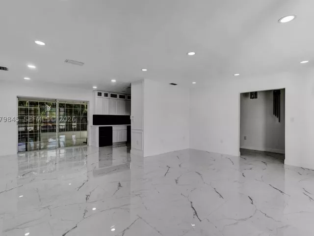 3-bedroom home for sale in Miami Gardens - 860 NW 207th St - MondialRealty