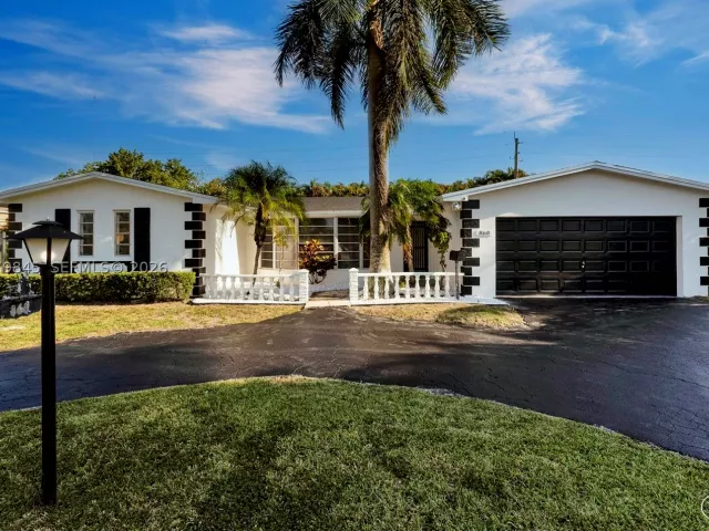 3-bedroom home for sale in Miami Gardens - 860 NW 207th St - MondialRealty