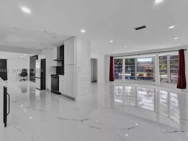 3-bedroom home for sale in Miami Gardens - 860 NW 207th St - MondialRealty