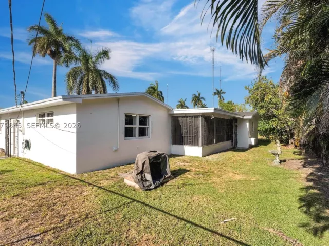 3-bedroom home for sale in Miami Gardens - 860 NW 207th St - MondialRealty