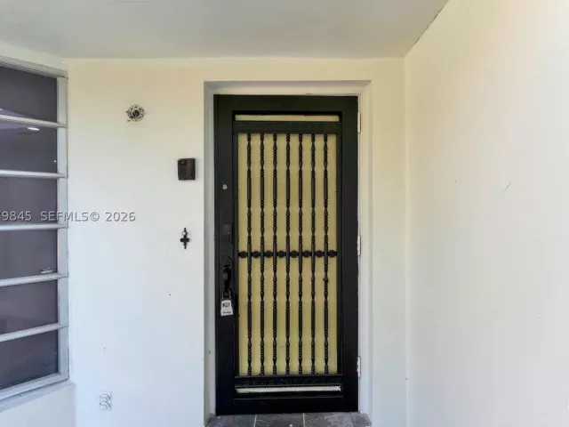 3-bedroom home for sale in Miami Gardens - 860 NW 207th St - MondialRealty