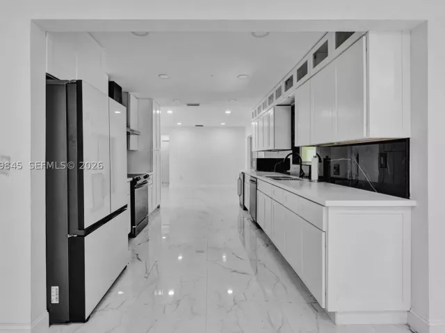 3-bedroom home for sale in Miami Gardens - 860 NW 207th St - MondialRealty