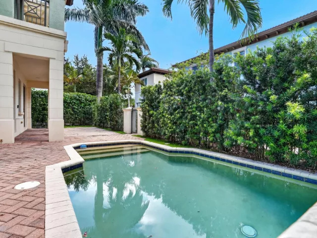 3-bedroom home for sale in Boca Raton - 125 NW GARDENER Street - MondialRealty