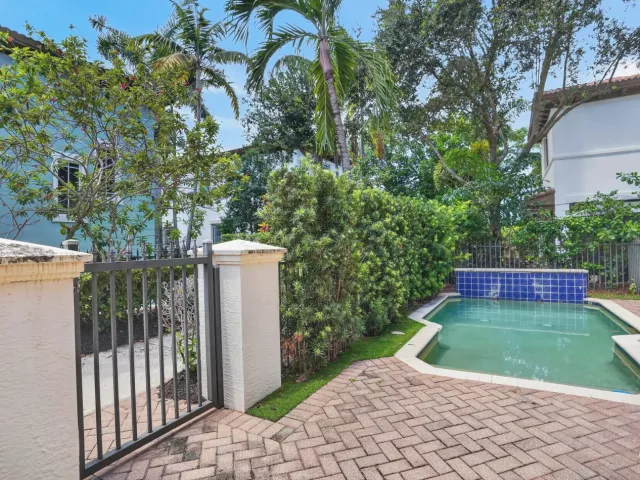 3-bedroom home for sale in Boca Raton - 125 NW GARDENER Street - MondialRealty