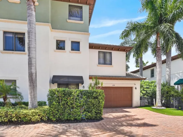 3-bedroom home for sale in Boca Raton - 125 NW GARDENER Street - MondialRealty