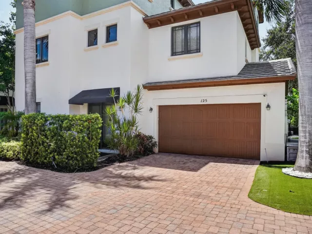 3-bedroom home for sale in Boca Raton - 125 NW GARDENER Street - MondialRealty