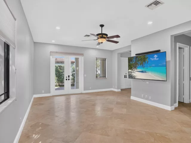 3-bedroom home for sale in Boca Raton - 125 NW GARDENER Street - MondialRealty