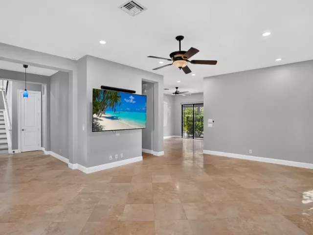 3-bedroom home for sale in Boca Raton - 125 NW GARDENER Street - MondialRealty