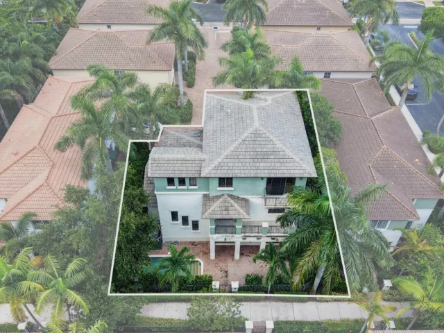 3-bedroom home for sale in Boca Raton - 125 NW GARDENER Street - MondialRealty
