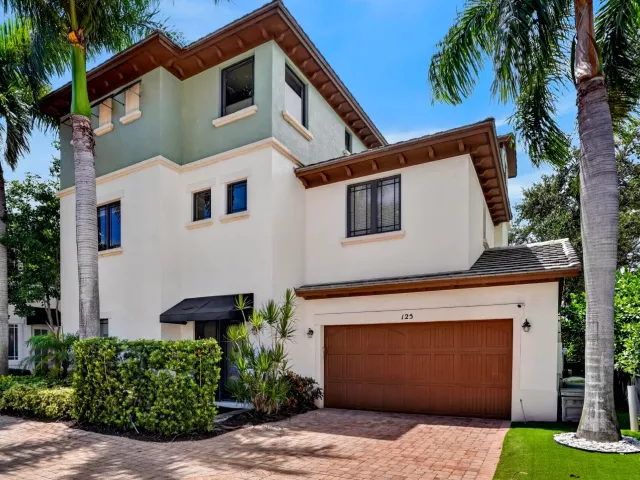 3-bedroom home for sale in Boca Raton - 125 NW GARDENER Street - MondialRealty