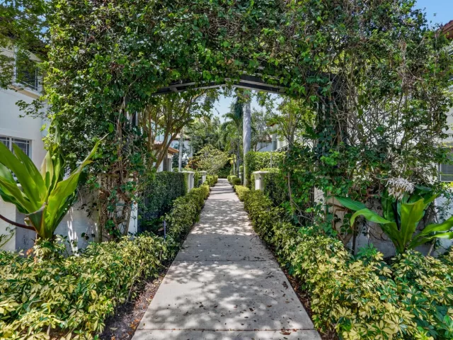 3-bedroom home for sale in Boca Raton - 125 NW GARDENER Street - MondialRealty