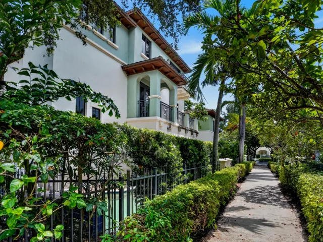 3-bedroom home for sale in Boca Raton - 125 NW GARDENER Street - MondialRealty