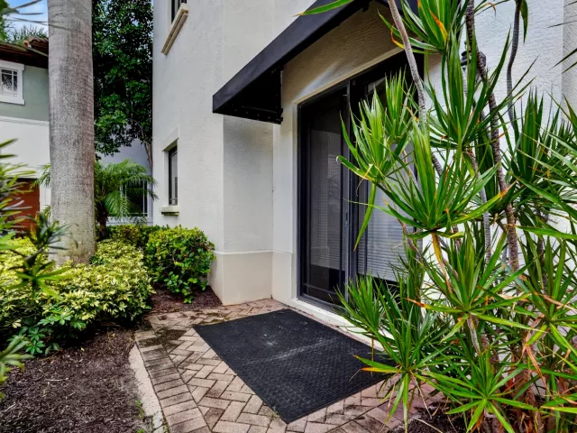 3-bedroom home for sale in Boca Raton - 125 NW GARDENER Street - MondialRealty