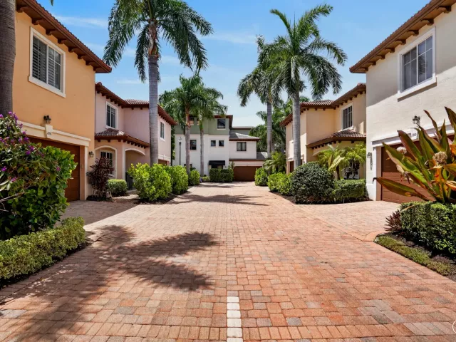 3-bedroom home for sale in Boca Raton - 125 NW GARDENER Street - MondialRealty
