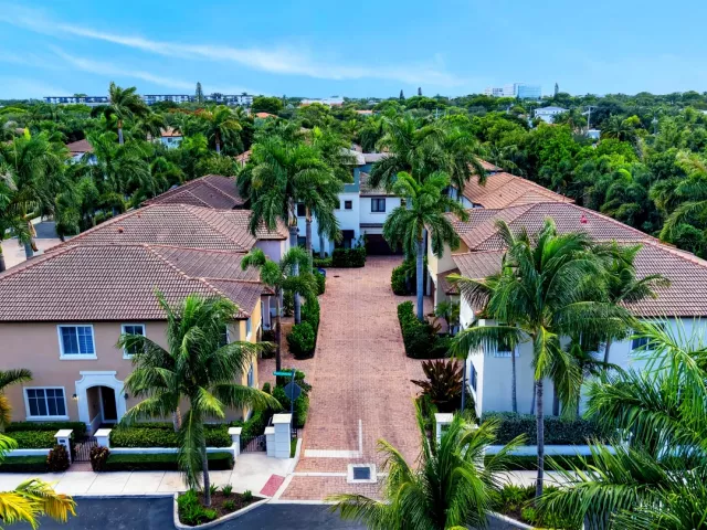 3-bedroom home for sale in Boca Raton - 125 NW GARDENER Street - MondialRealty