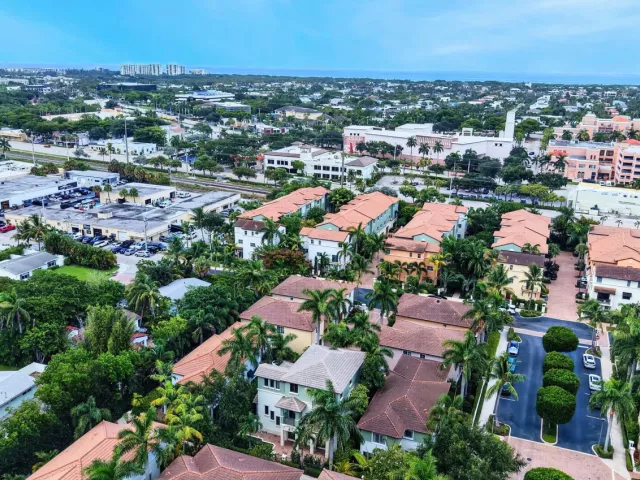 3-bedroom home for sale in Boca Raton - 125 NW GARDENER Street - MondialRealty