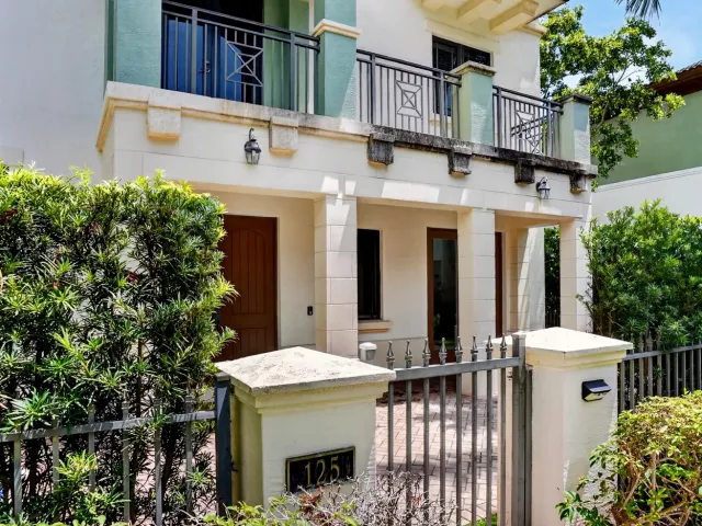 3-bedroom home for sale in Boca Raton - 125 NW GARDENER Street - MondialRealty