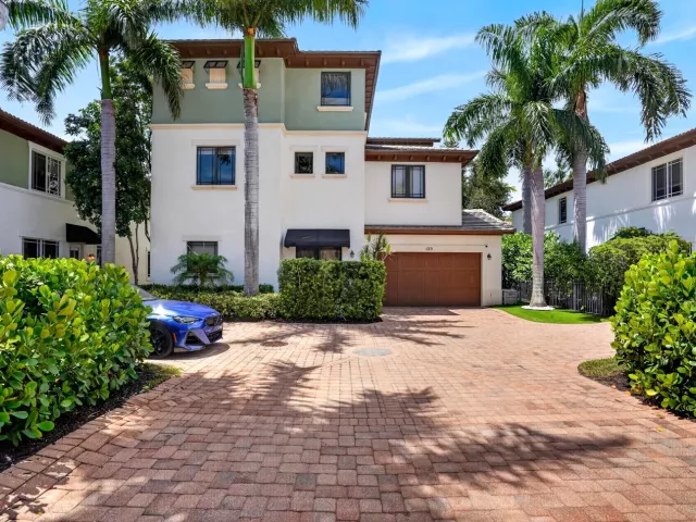 3-bedroom home for sale in Boca Raton - 125 NW GARDENER Street - MondialRealty