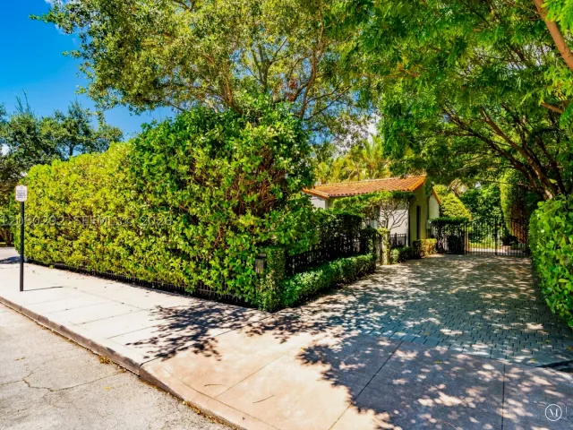 3-bedroom home for rent in Coral Gables - 119 Avila Ct 0 - MondialRealty