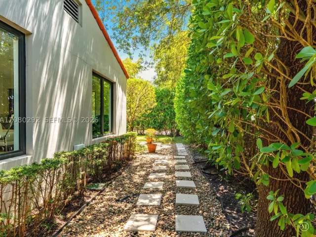 3-bedroom home for rent in Coral Gables - 119 Avila Ct 0 - MondialRealty