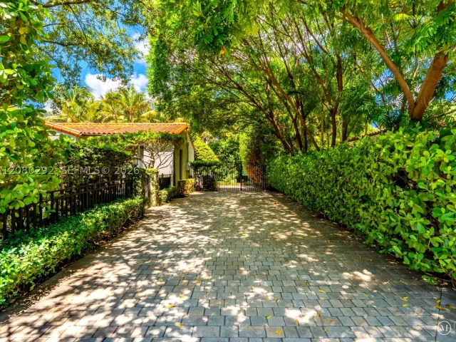 3-bedroom home for rent in Coral Gables - 119 Avila Ct 0 - MondialRealty