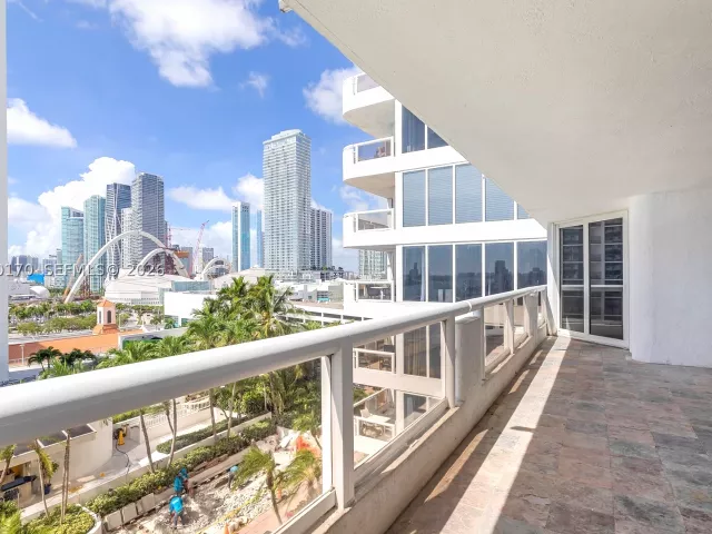2-bedroom condo for rent in Miami - 1717 N Bayshore Dr A-1541 - MondialRealty