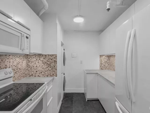 2-bedroom condo for rent in Miami - 1717 N Bayshore Dr A-1541 - MondialRealty