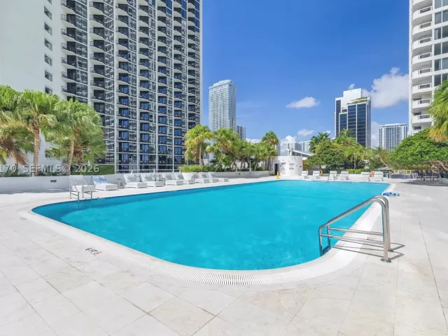 2-bedroom condo for rent in Miami - 1717 N Bayshore Dr A-1541 - MondialRealty