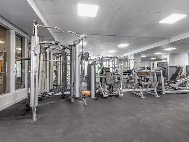 2-bedroom condo for rent in Miami - 1717 N Bayshore Dr A-1541 - MondialRealty