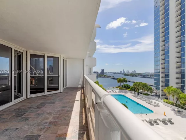 2-bedroom condo for rent in Miami - 1717 N Bayshore Dr A-1541 - MondialRealty