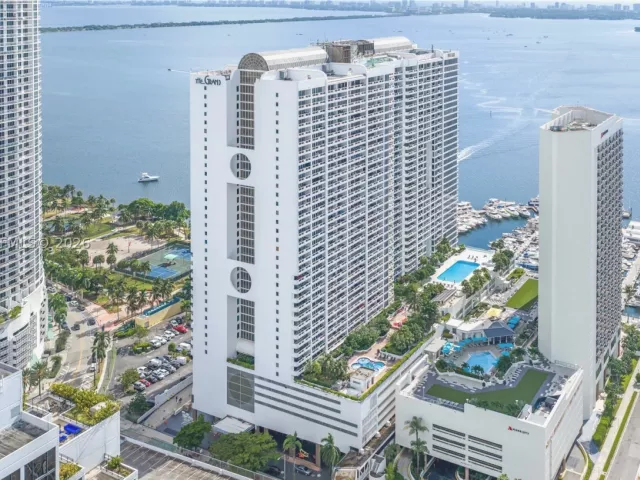 2-bedroom condo for rent in Miami - 1717 N Bayshore Dr A-1541 - MondialRealty