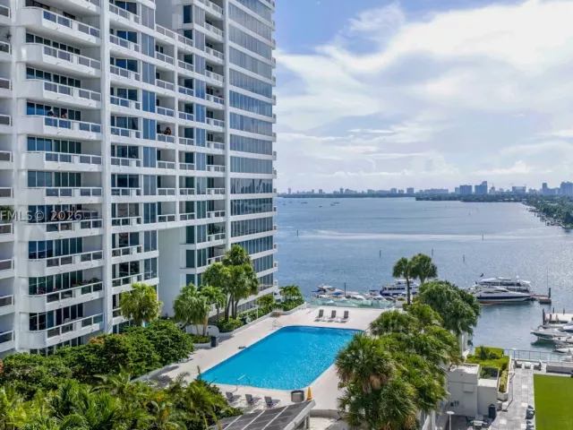 2-bedroom condo for rent in Miami - 1717 N Bayshore Dr A-1541 - MondialRealty