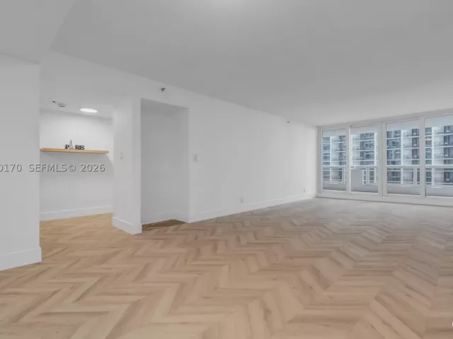 2-bedroom condo for rent in Miami - 1717 N Bayshore Dr A-1541 - MondialRealty