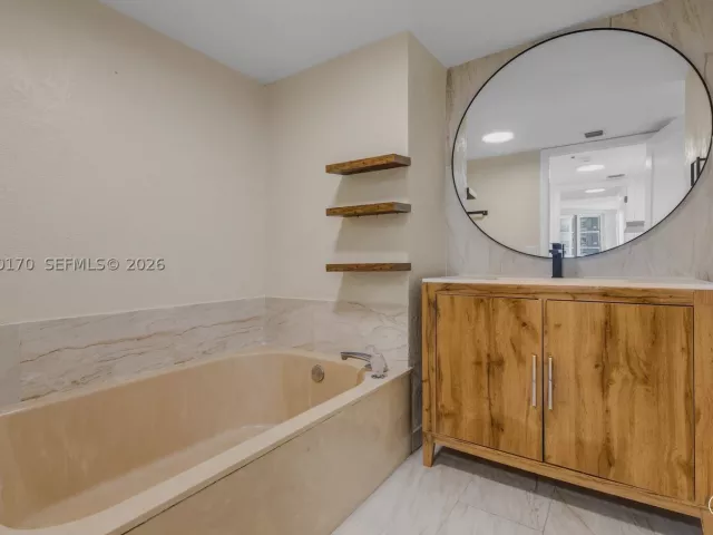 2-bedroom condo for rent in Miami - 1717 N Bayshore Dr A-1541 - MondialRealty