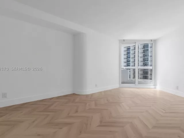 2-bedroom condo for rent in Miami - 1717 N Bayshore Dr A-1541 - MondialRealty