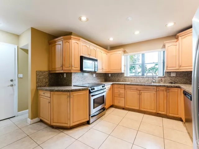 3-bedroom home for rent in Deerfield Beach - 816 SE 13TH Court - MondialRealty