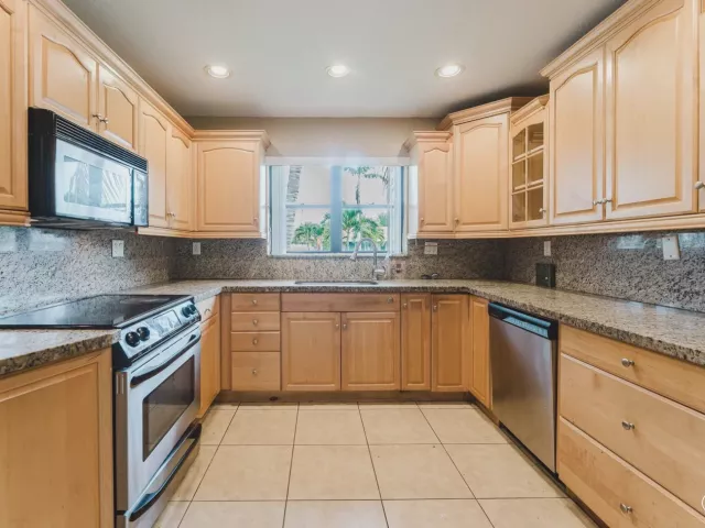3-bedroom home for rent in Deerfield Beach - 816 SE 13TH Court - MondialRealty
