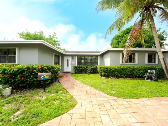 3-bedroom home for rent in Deerfield Beach - 816 SE 13TH Court - MondialRealty