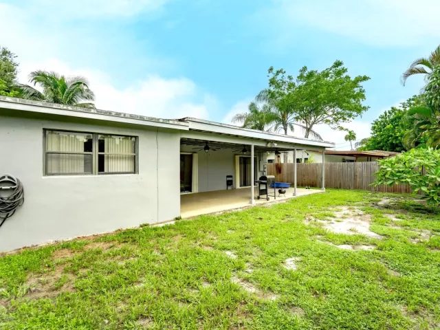 3-bedroom home for rent in Deerfield Beach - 816 SE 13TH Court - MondialRealty