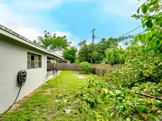 3-bedroom home for rent in Deerfield Beach - 816 SE 13TH Court - MondialRealty