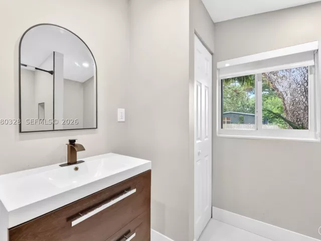 3-bedroom home for sale in Fort Lauderdale - 1508 SW 20th Ave - MondialRealty
