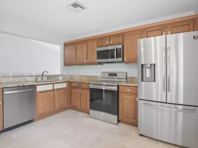 3-bedroom home for rent in Deerfield Beach - 5200 W Lakes Dr - MondialRealty