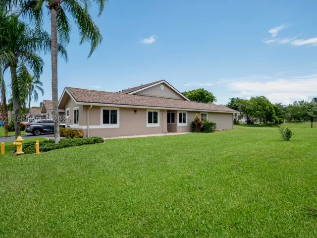 3-bedroom home for rent in Deerfield Beach - 5200 W Lakes Dr - MondialRealty