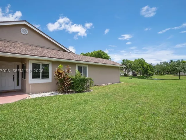 3-bedroom home for rent in Deerfield Beach - 5200 W Lakes Dr - MondialRealty