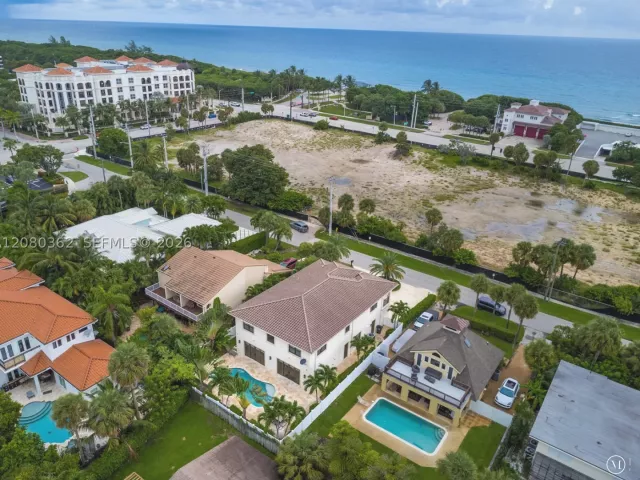 6-bedroom home for rent in Boca Raton - 169 SE Wavecrest Way 0 - MondialRealty