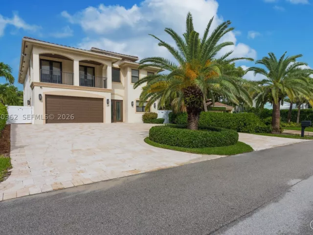 6-bedroom home for rent in Boca Raton - 169 SE Wavecrest Way 0 - MondialRealty