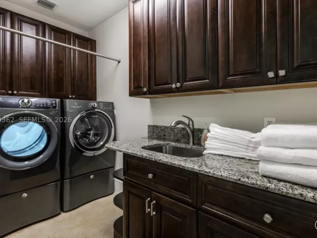 6-bedroom home for rent in Boca Raton - 169 SE Wavecrest Way 0 - MondialRealty