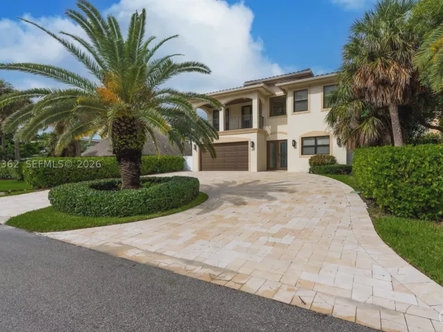 6-bedroom home for rent in Boca Raton - 169 SE Wavecrest Way 0 - MondialRealty