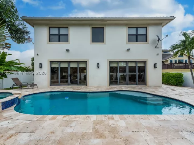 6-bedroom home for rent in Boca Raton - 169 SE Wavecrest Way 0 - MondialRealty