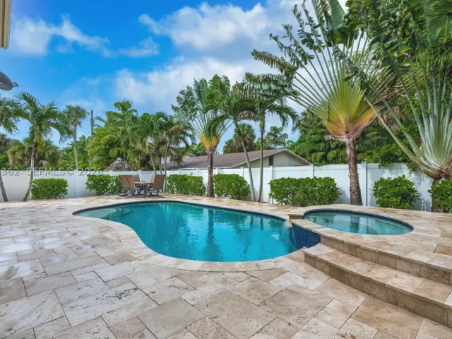 6-bedroom home for rent in Boca Raton - 169 SE Wavecrest Way 0 - MondialRealty